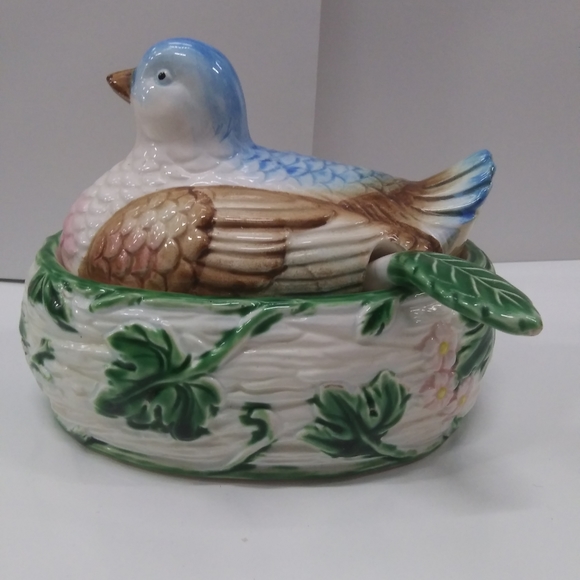 Vtg. Bird Sitting on Nest Turine - Picture 2 of 6